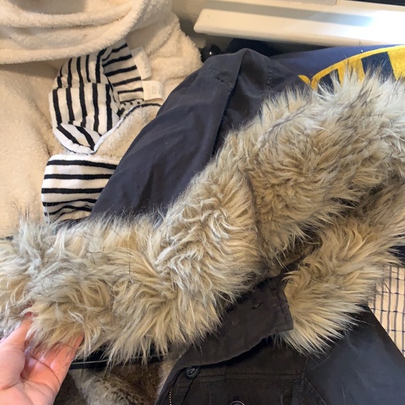 Fur lined coat - Picture 6 of 9